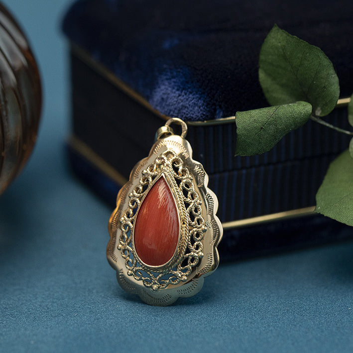 Gouden hanger met bloedkoraal 14 krt