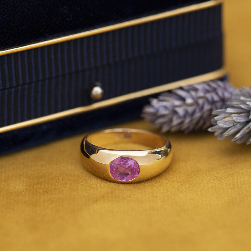 Gouden vintage ring met saffier 14 kt