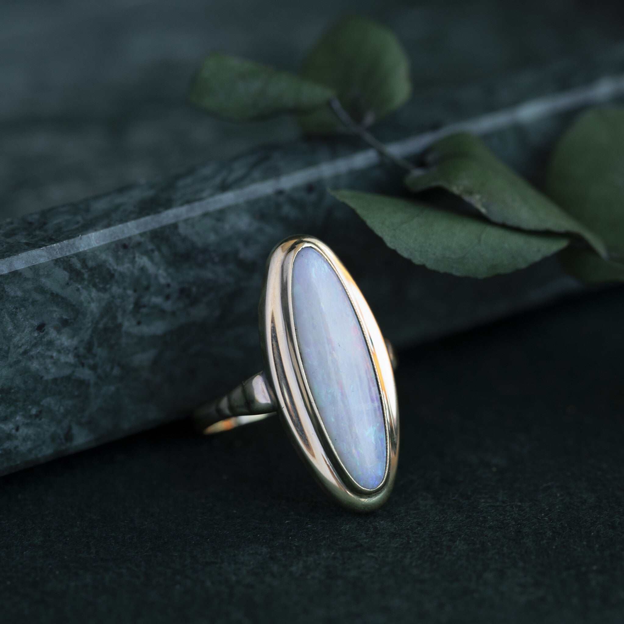 14 kt gold ring with opal