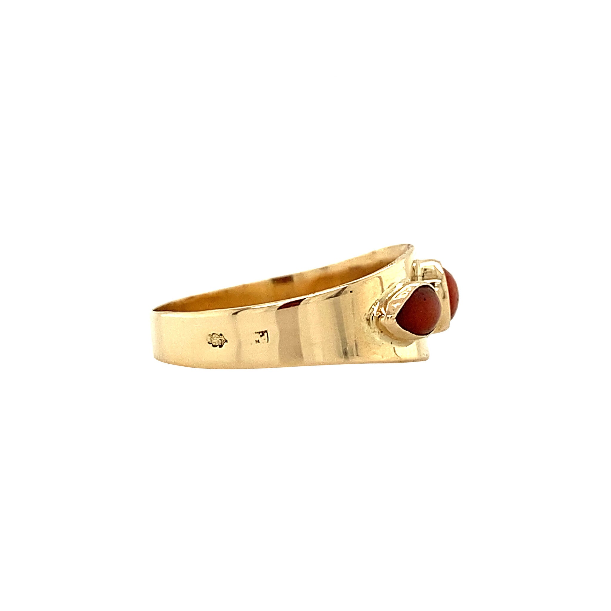 Gold ring with blood coral, 14 kt