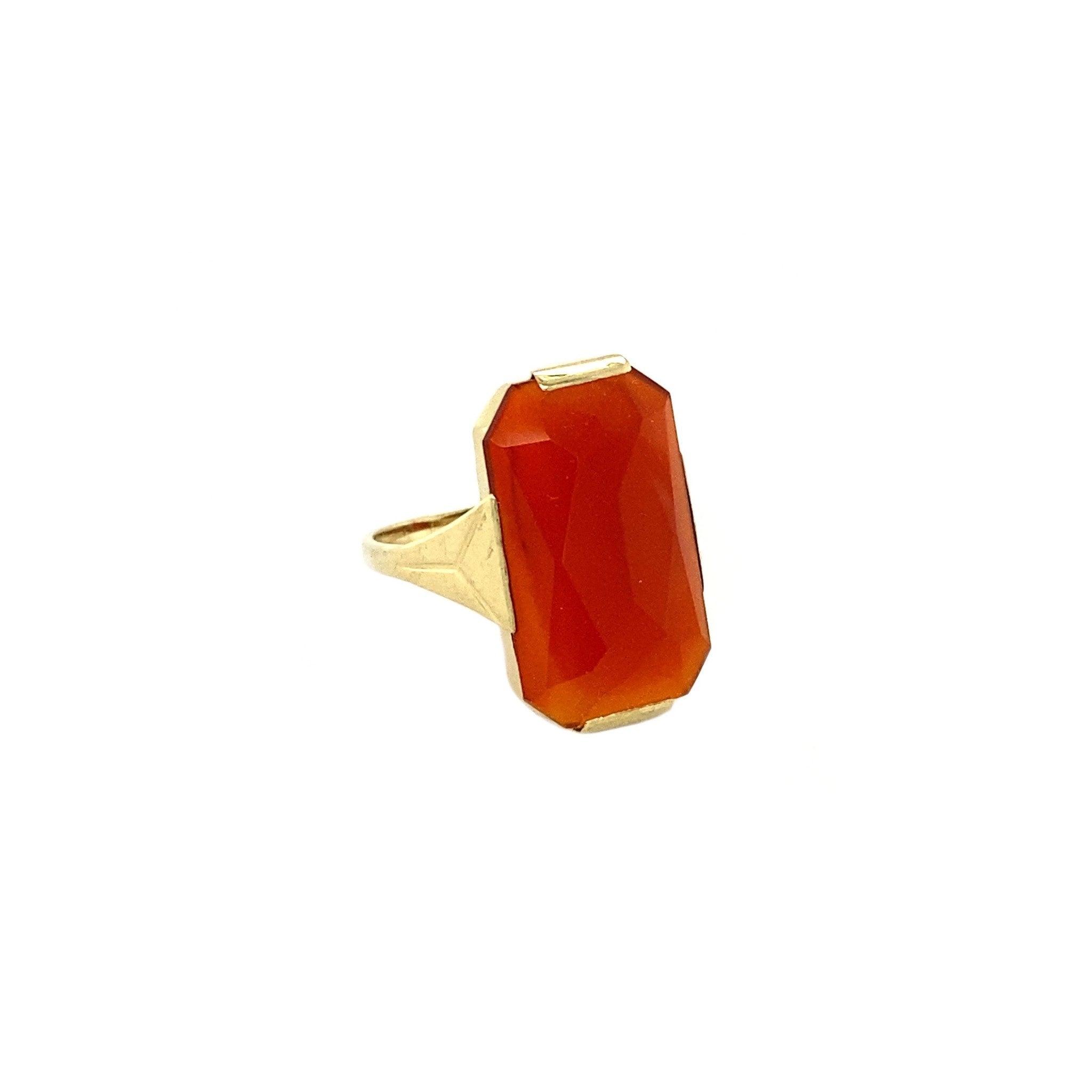14 kt gold ring with carnelian