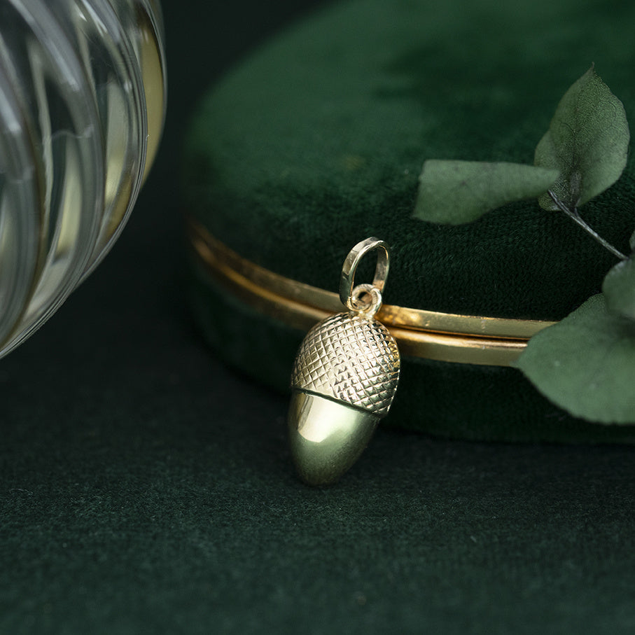 Gouden vintage eikel hanger 14 kt