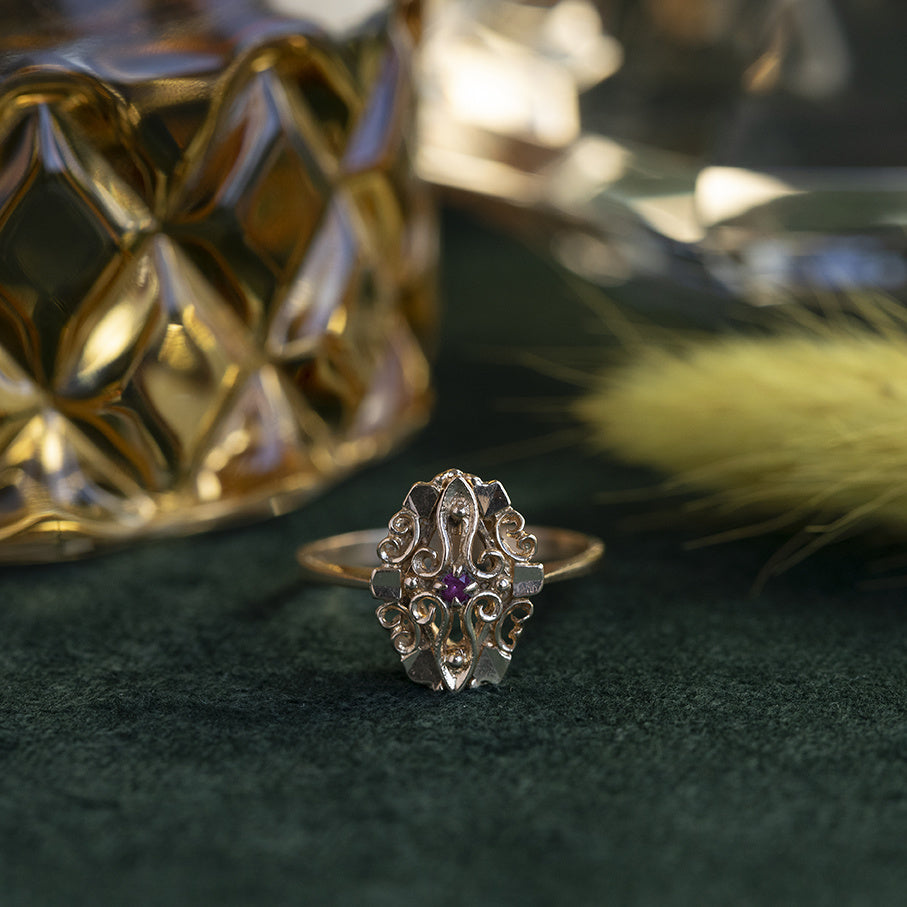 18 kt gold ring with ruby