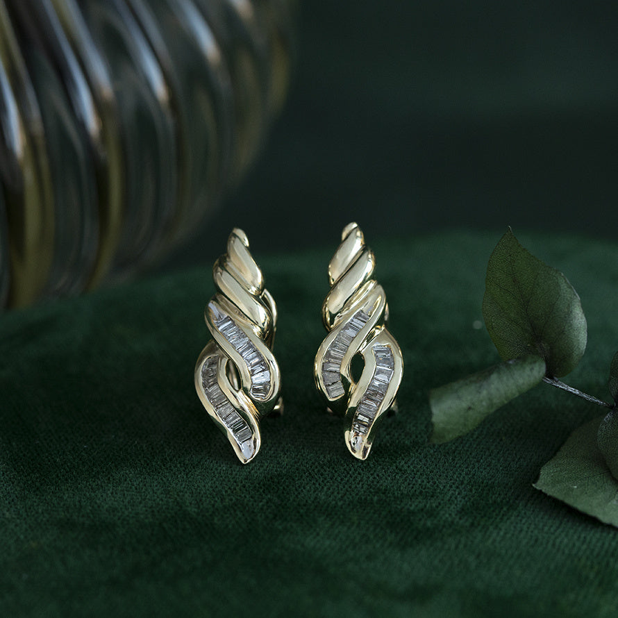 Vintage oorstekers met diamant 10 kt