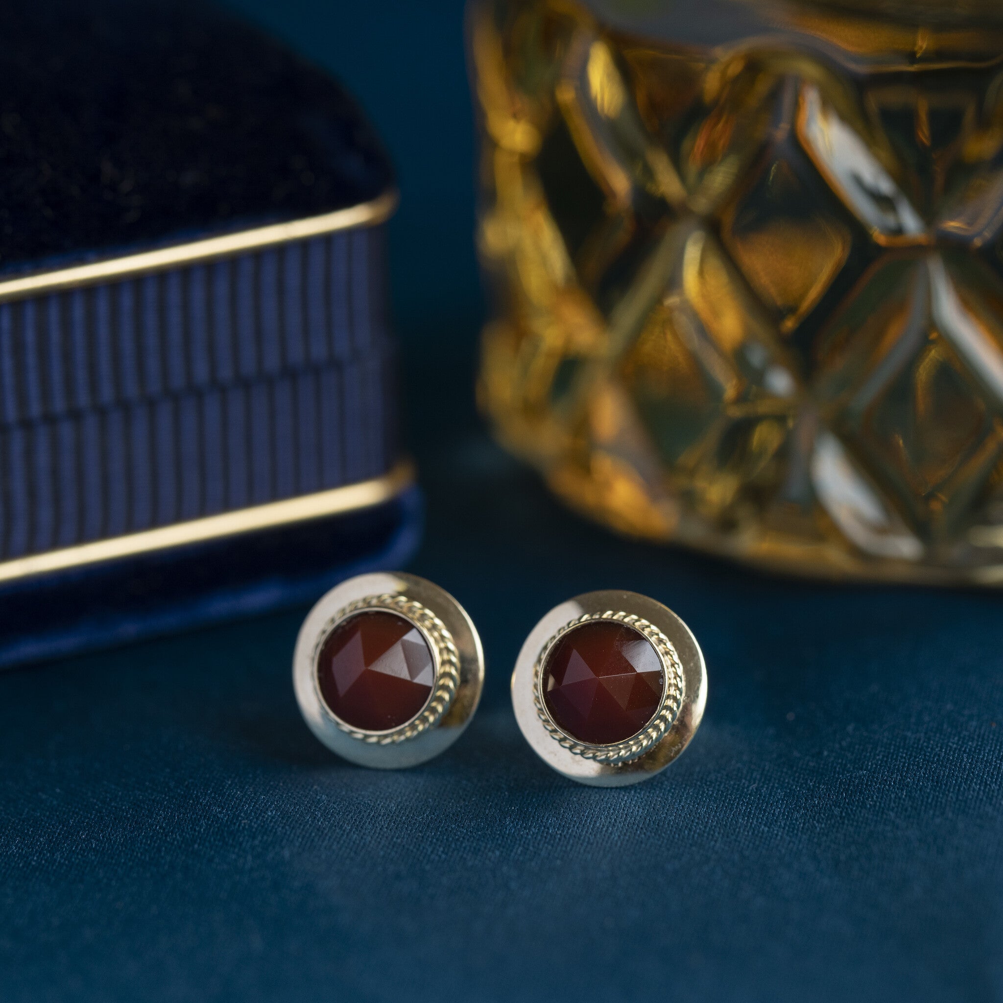 Gold stud earrings with carnelian, 14 kt