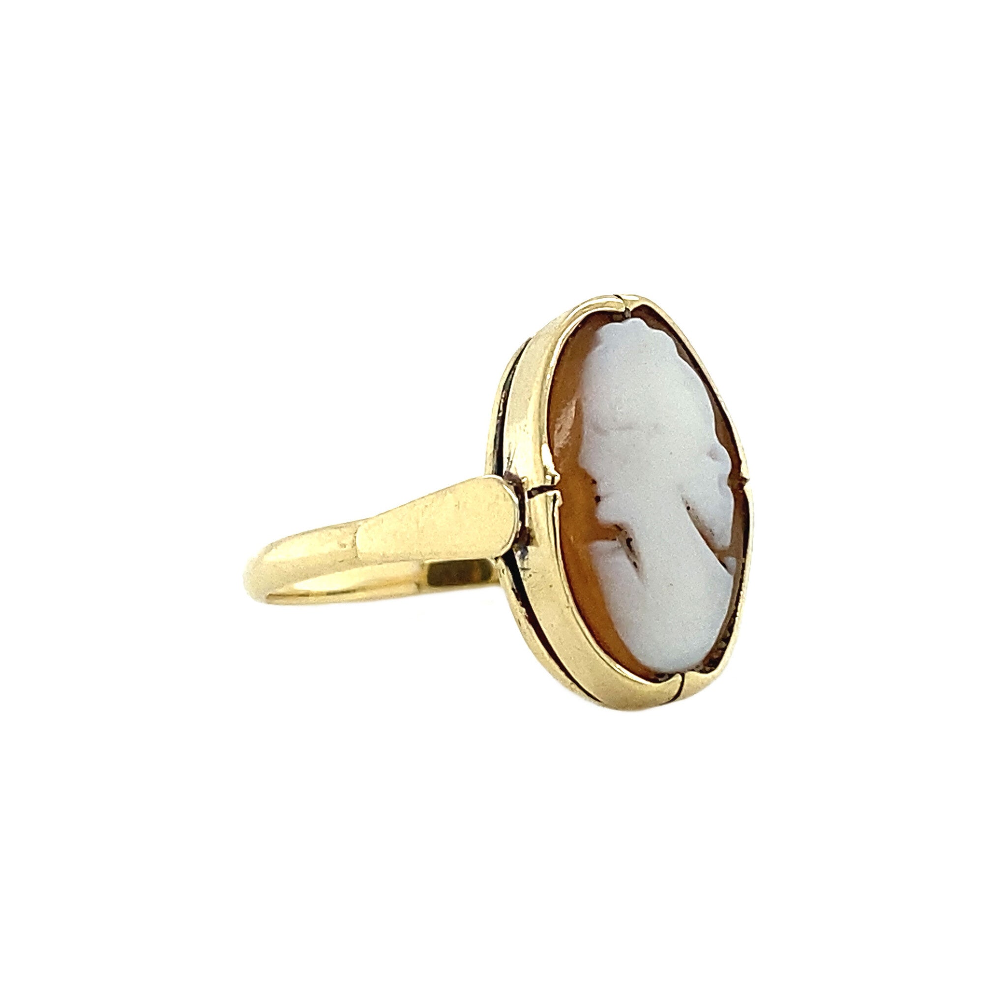 Gold ring with cameo, 14 kt