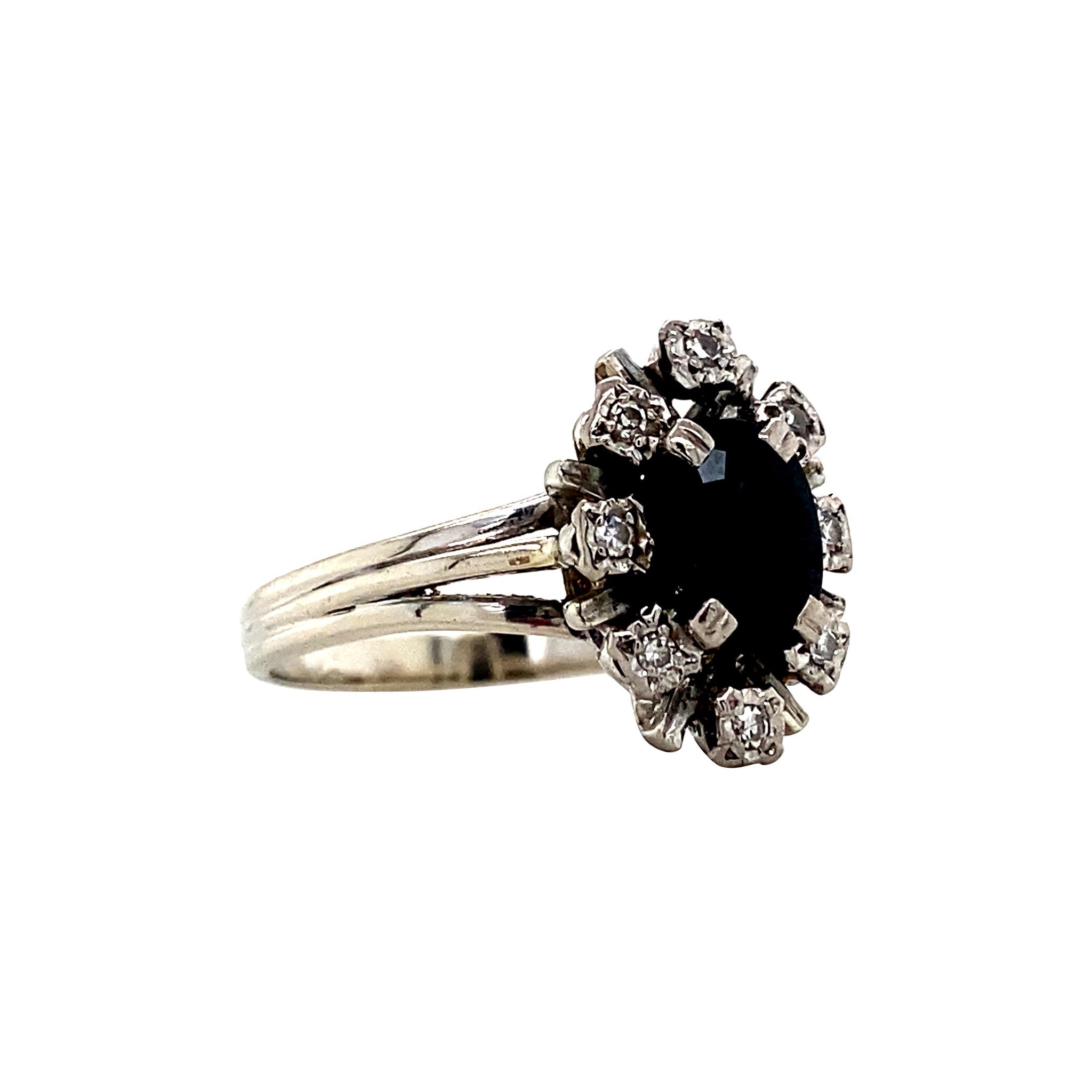 Witgouden entourage ring met diamant en saffier 18 krt