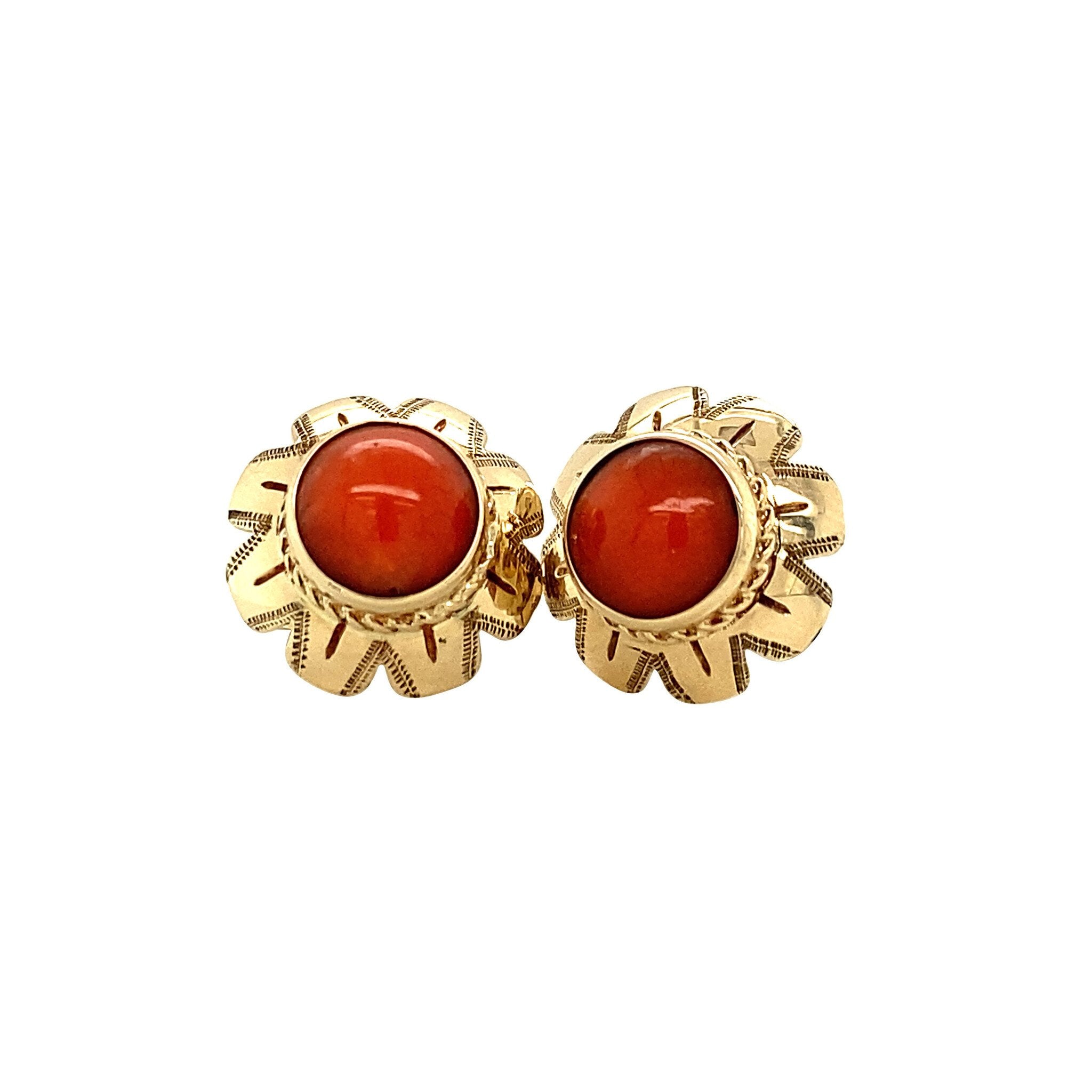 Gouden oorstekers met bloedkoraal 14 krt