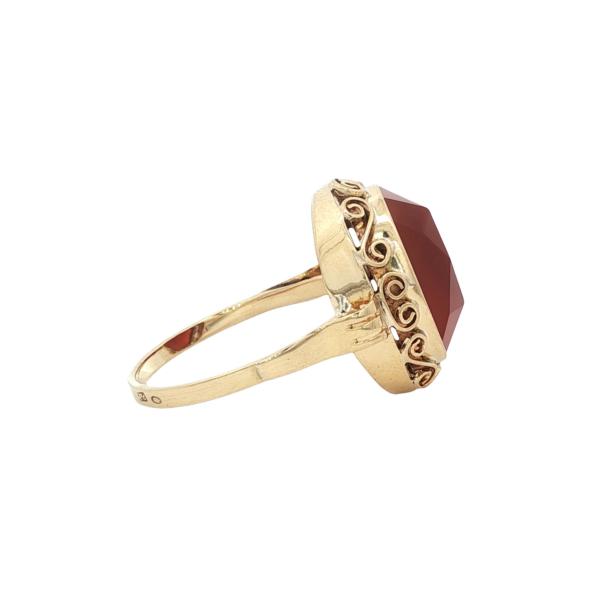 Gouden vintage ring met carneool 14 kt