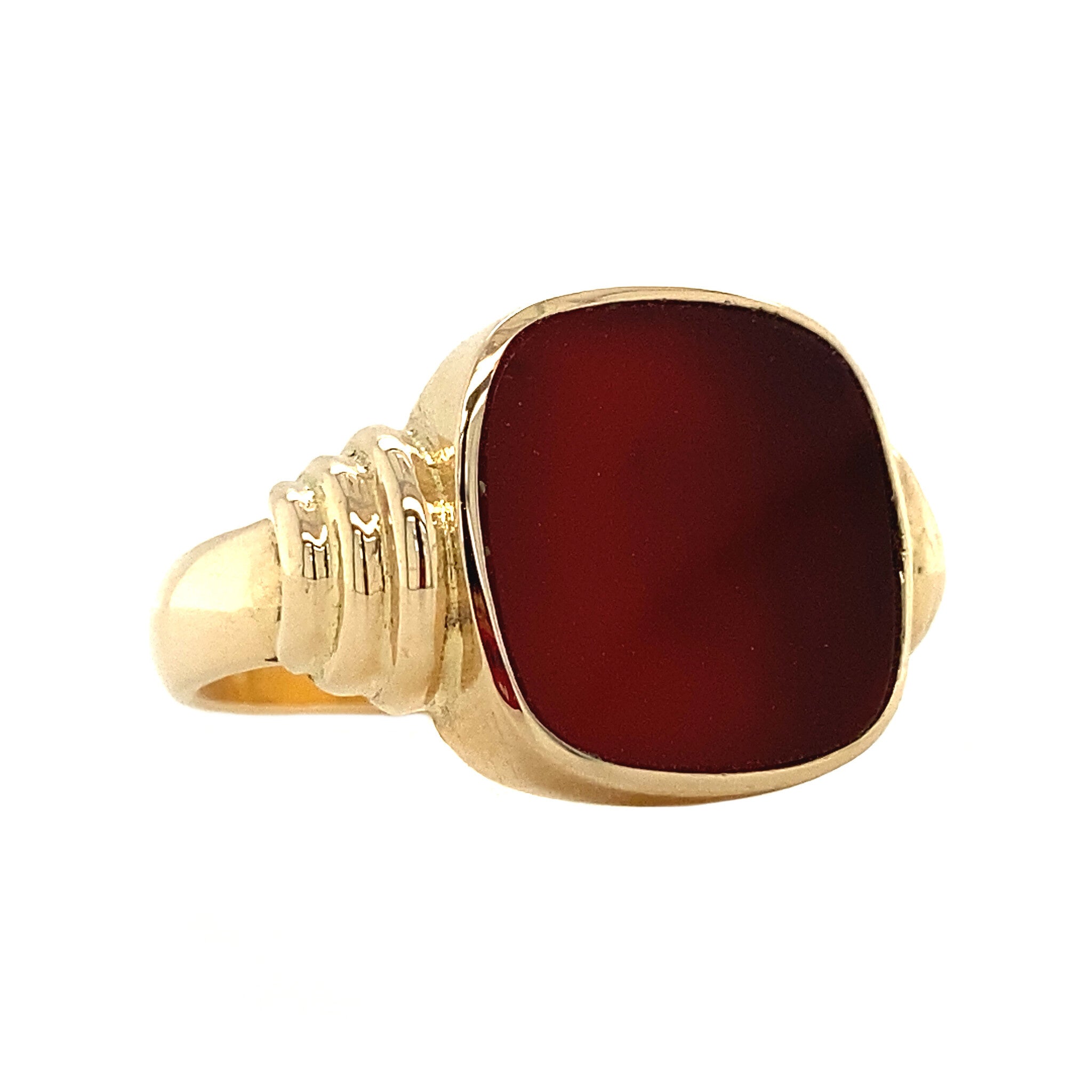 14 kt gold ring with carnelian