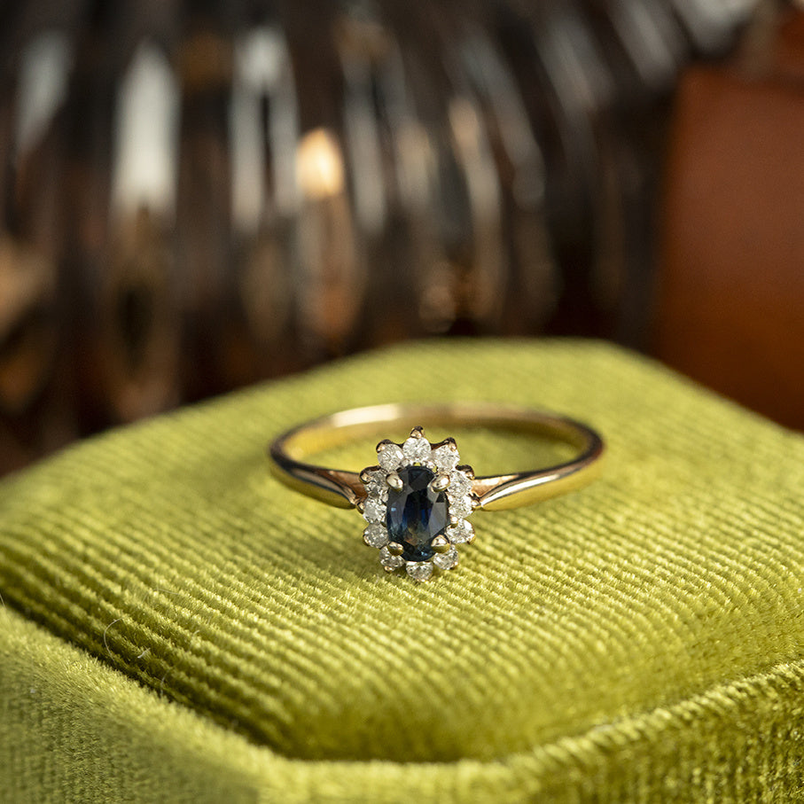Vintage 14 kt gold cluster ring with sapphire and diamond