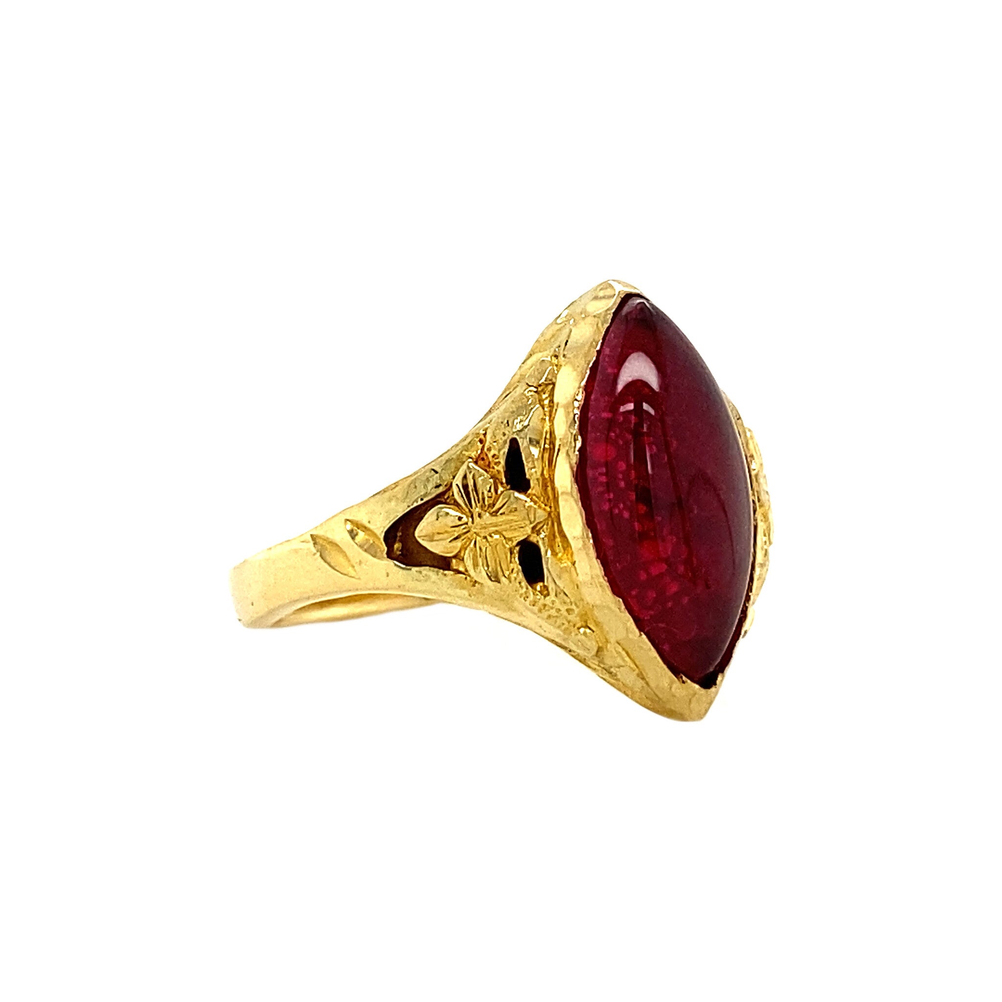 Gold ring with ruby 14 krt