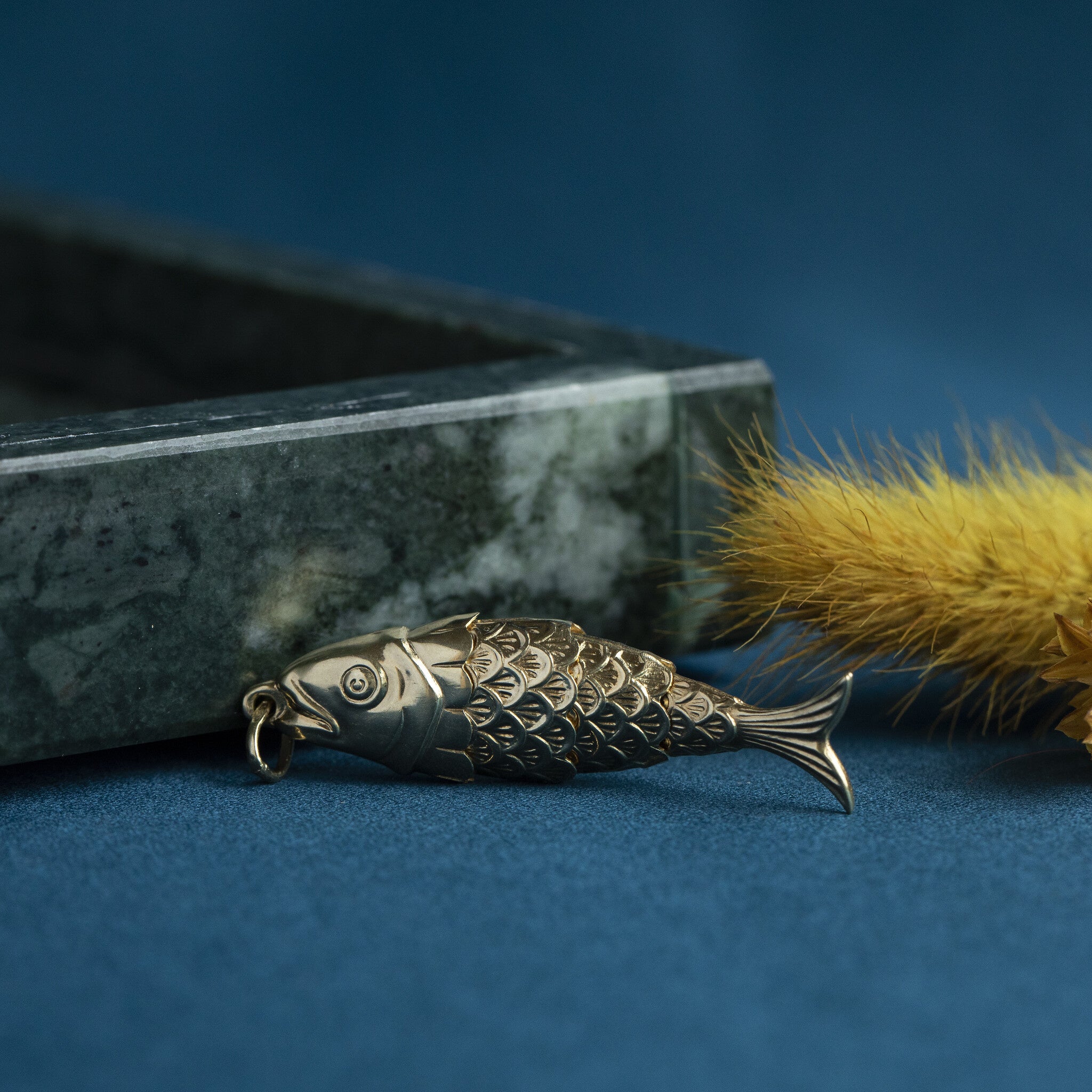 Gold pendant fish 14 crt