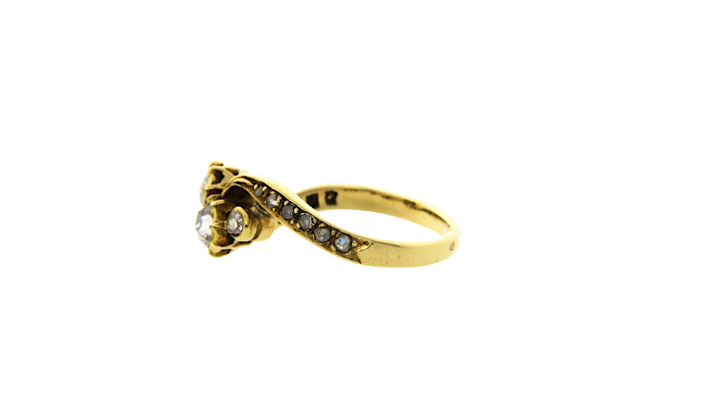 Gold striking ring with rose diamond 14 crt