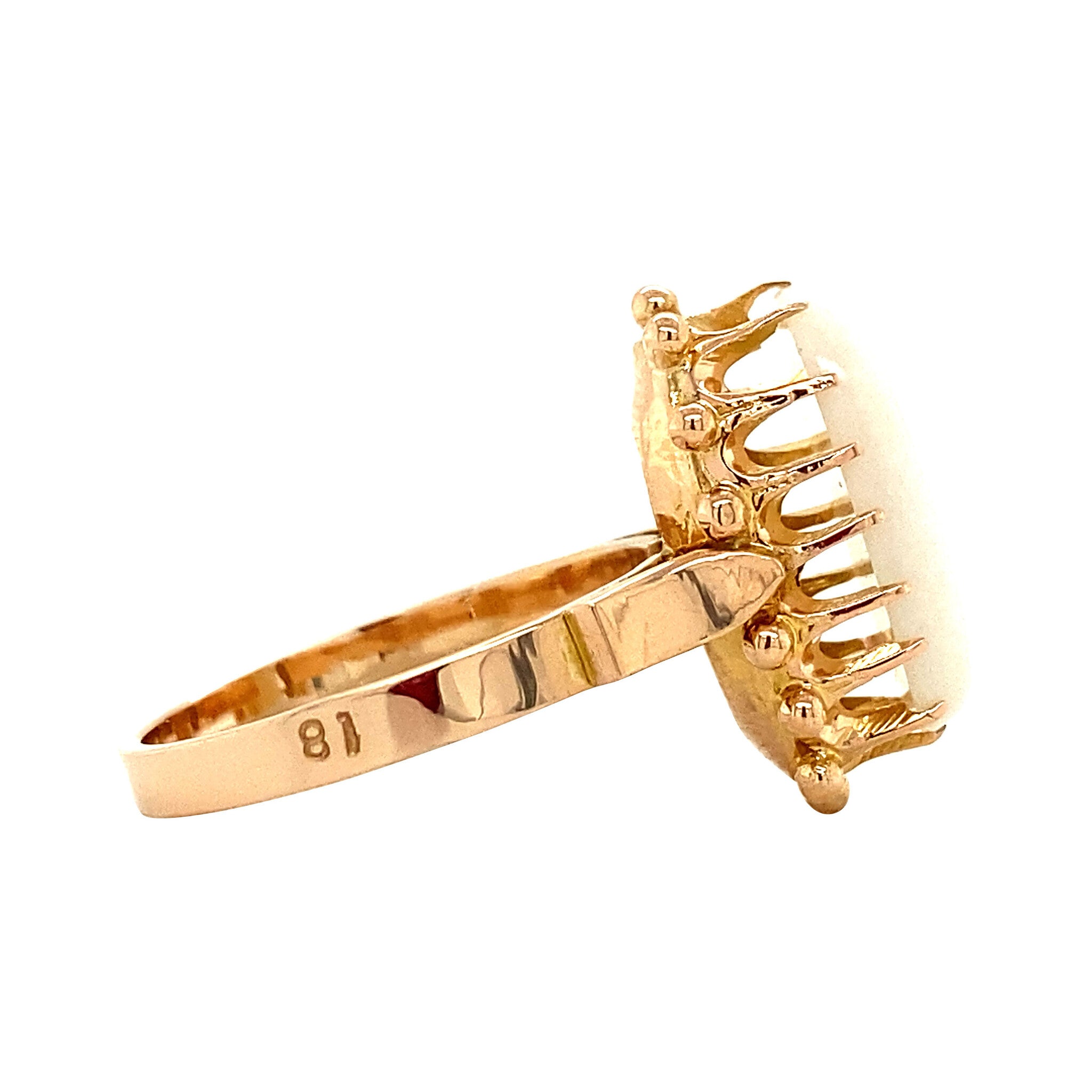 Gold ring with opal 18 krt