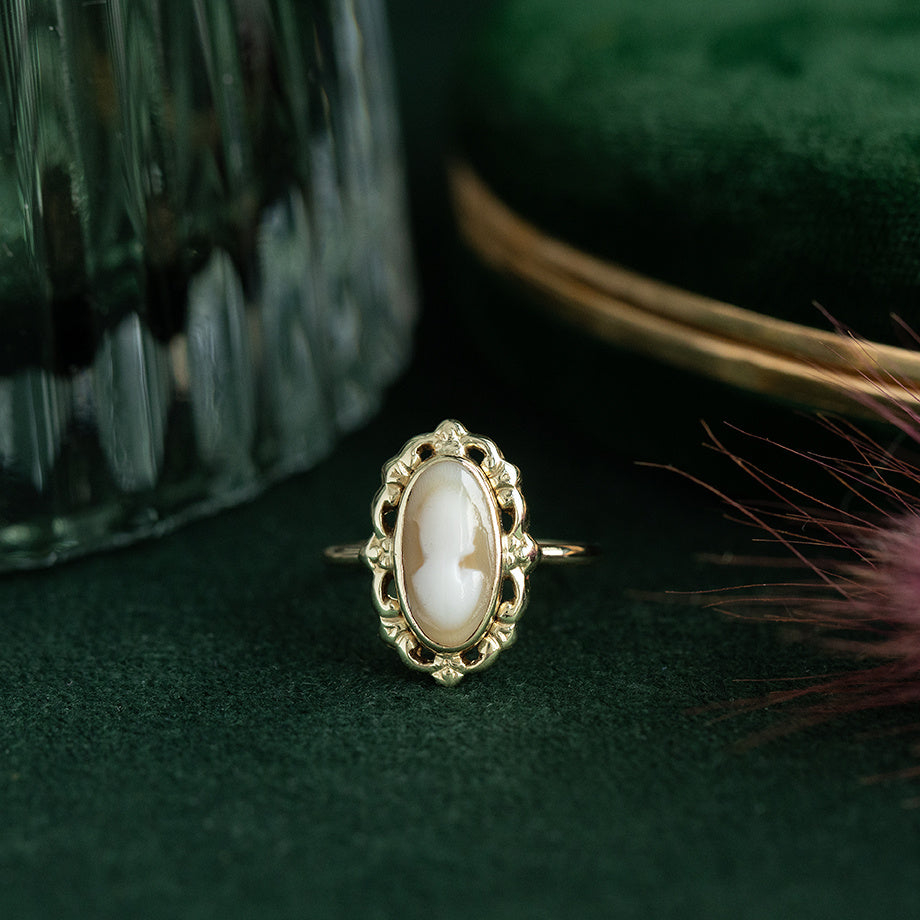 Gouden vintage ring met camee 14 krt