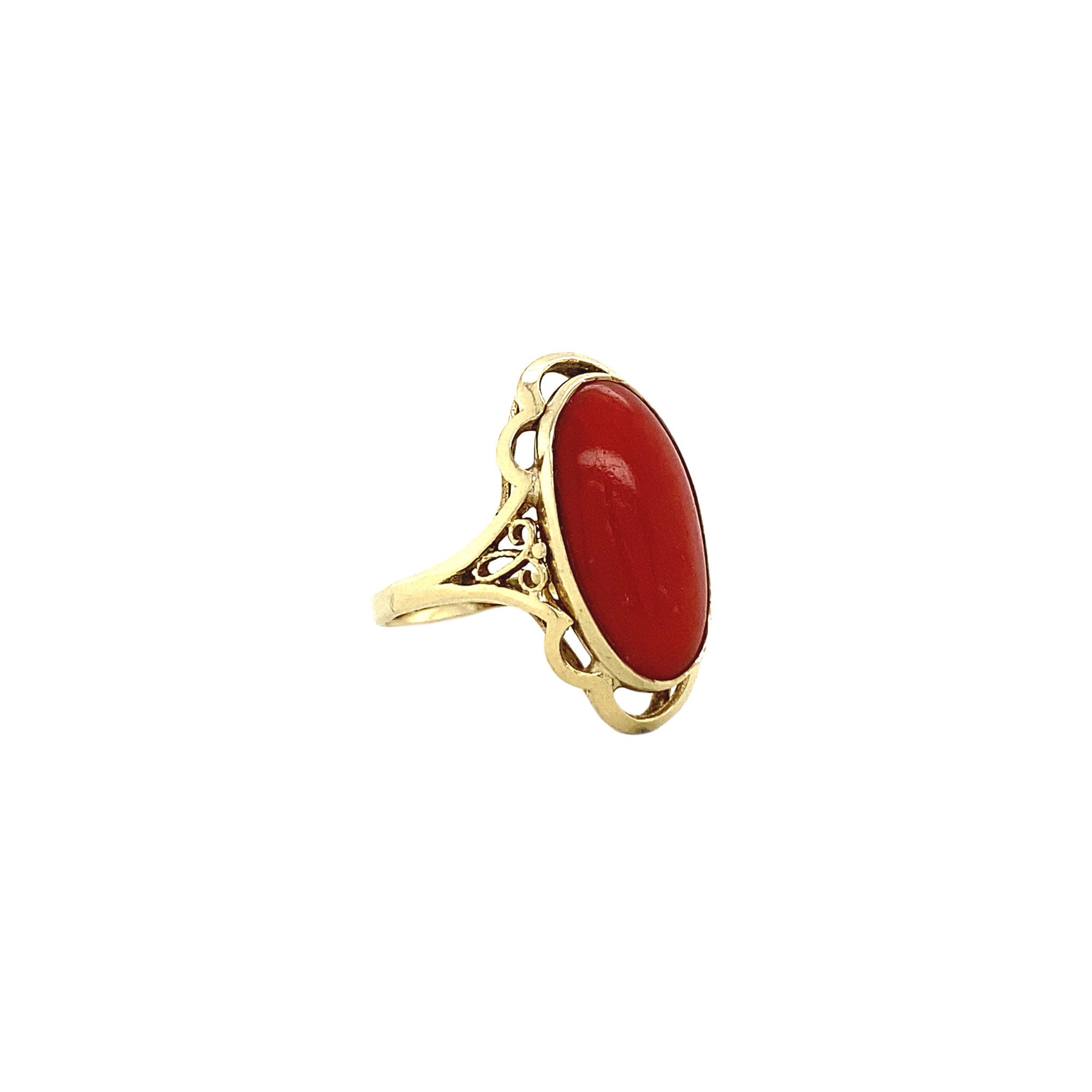 Gold ring with red coral 14 krt