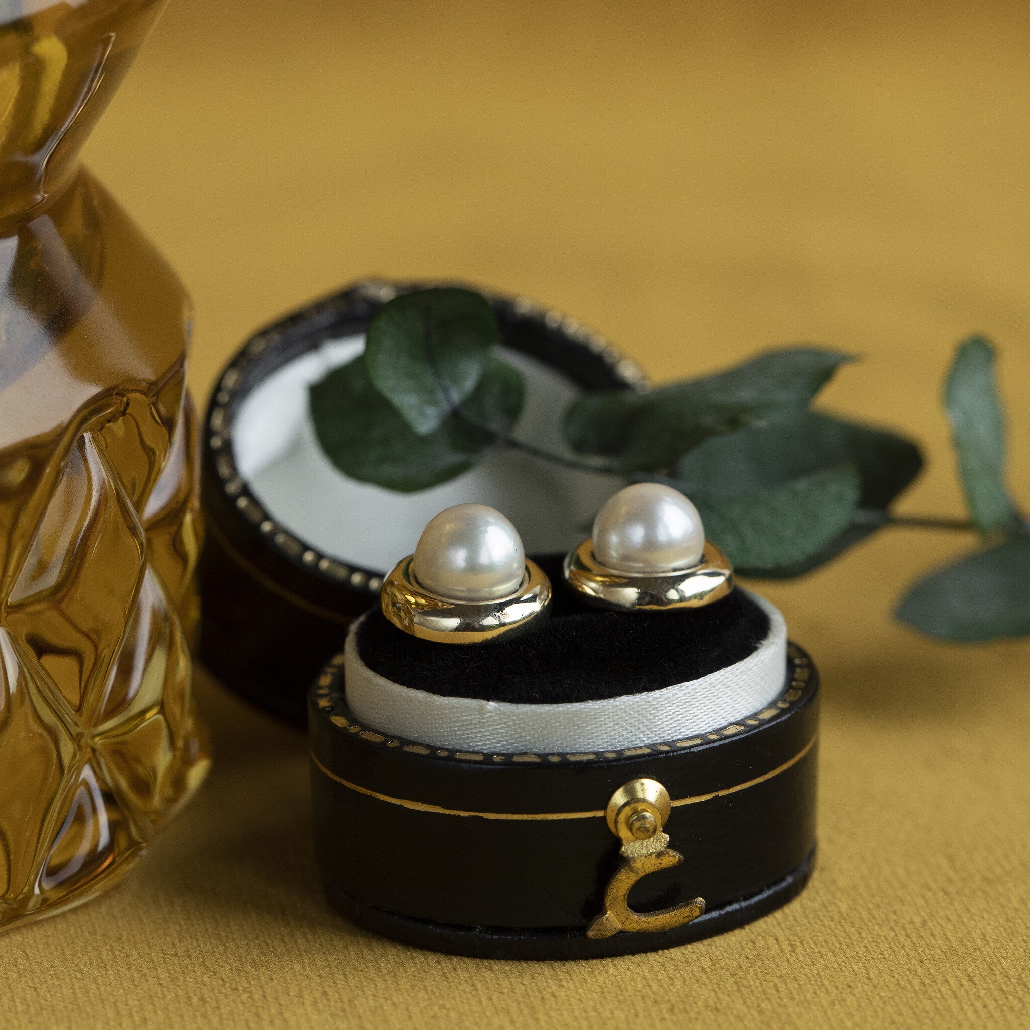 Gouden solitair oorstekers met parel 14 krt