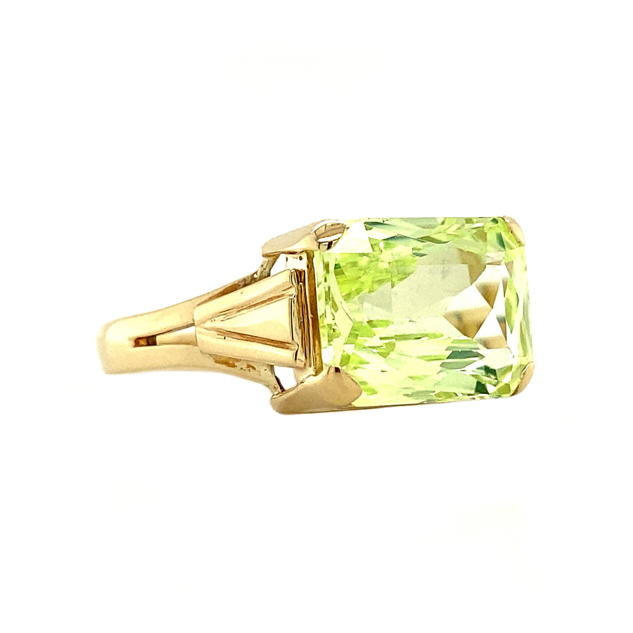 14 kt gold ring with green spinel
