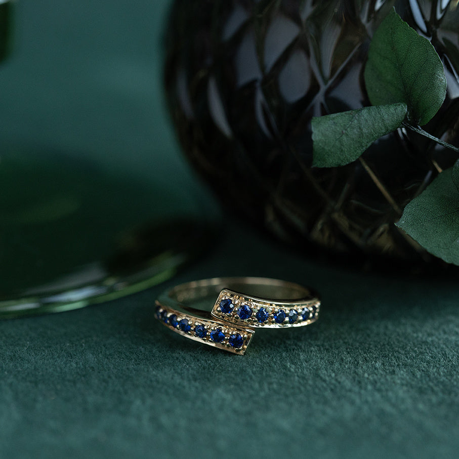 18 kt gold ring with sapphire