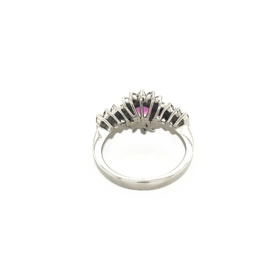 Witgouden ring met robijn en diamant 14 krt