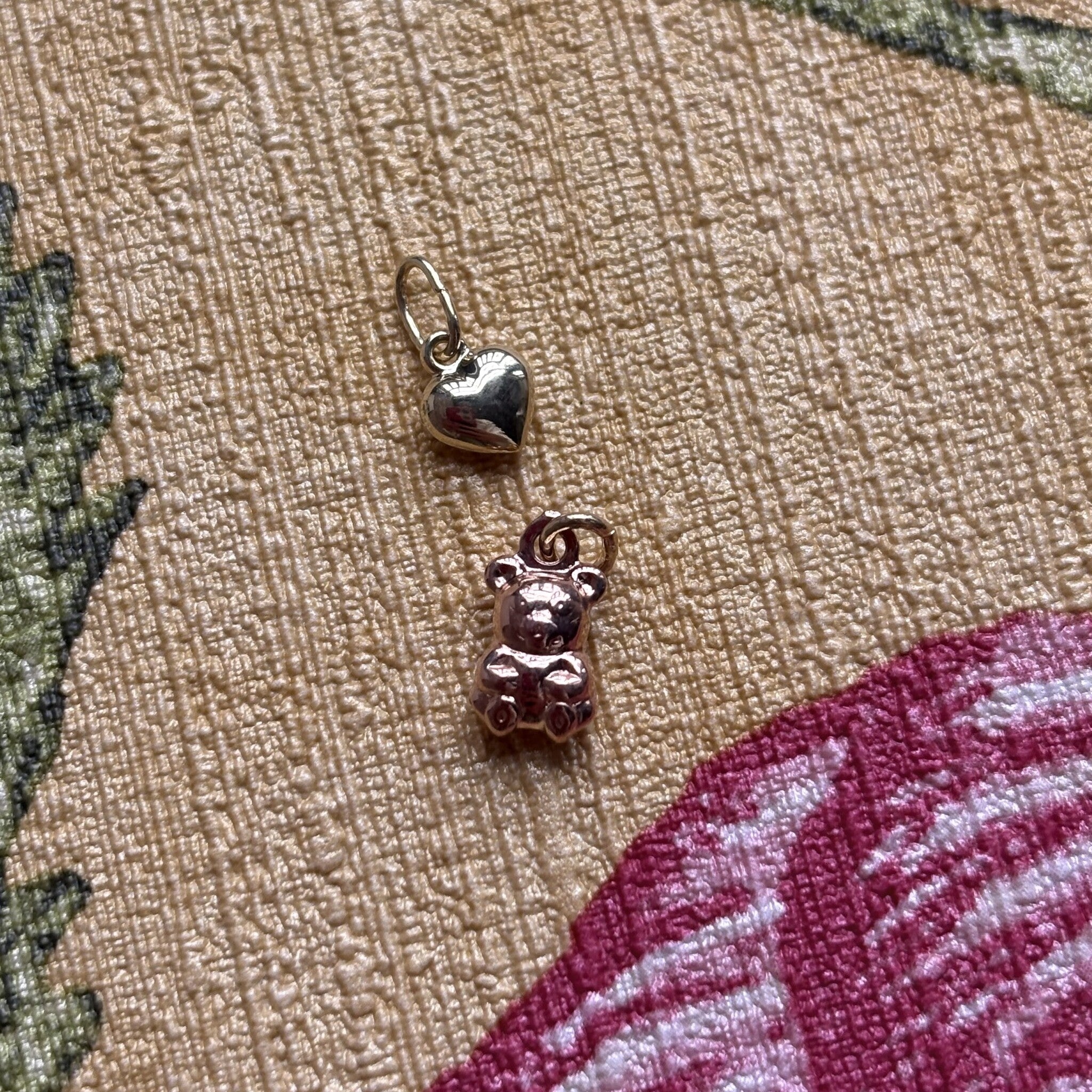 Rose-gold vintage bear pendant 14 kt