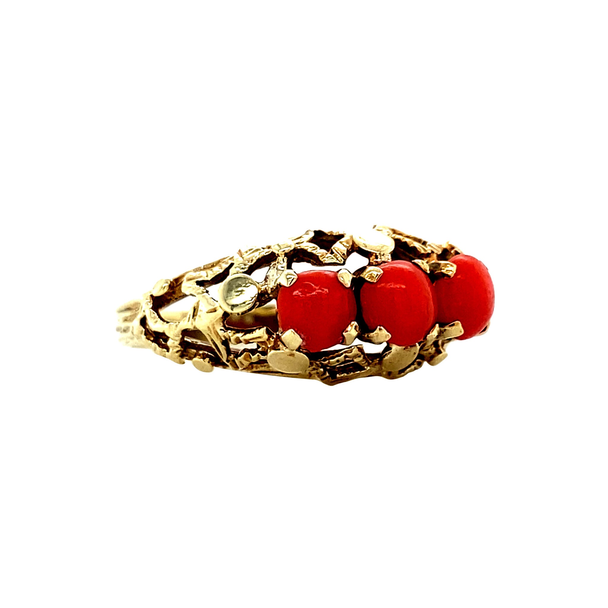 14 kt gold ring with blood coral