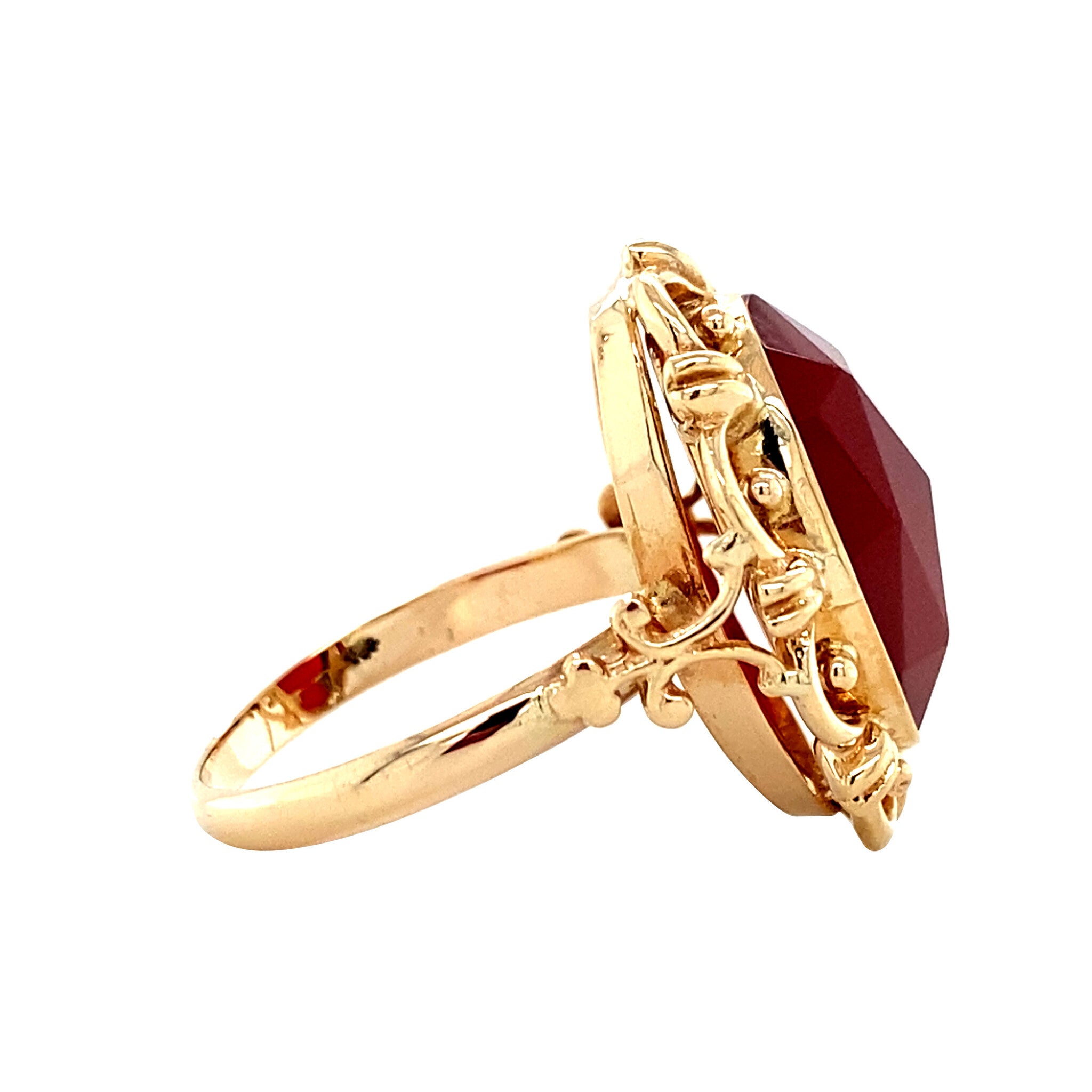 Gold ring with carnelian 14 kt