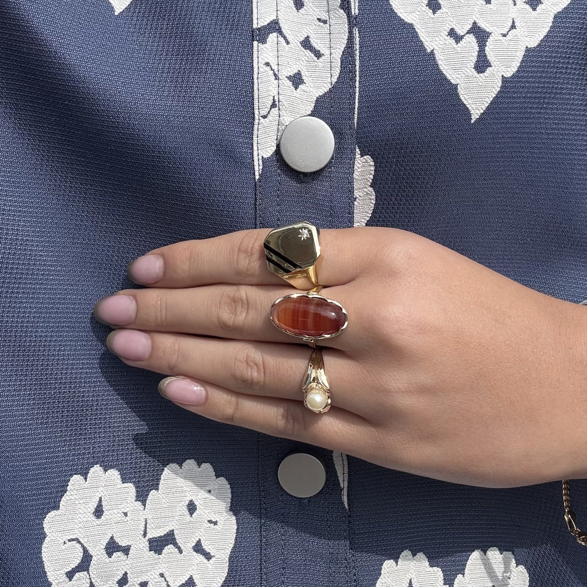 Gouden vintage zegelring met onyx en zirkonia 14 krt