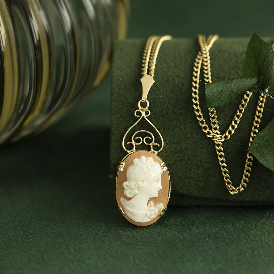 Gouden vintage hanger met camee 14 kt