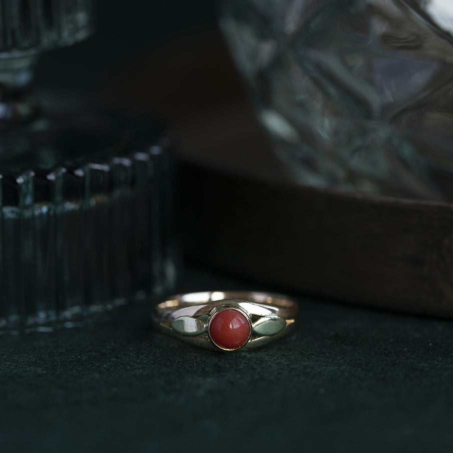 Gold ring with blood coral, 14 kt