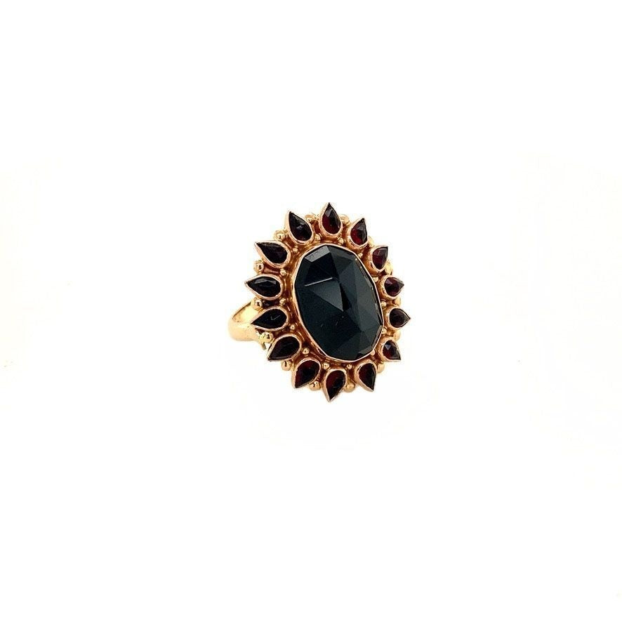 Rose gold entourage ring with garnet 14 krt