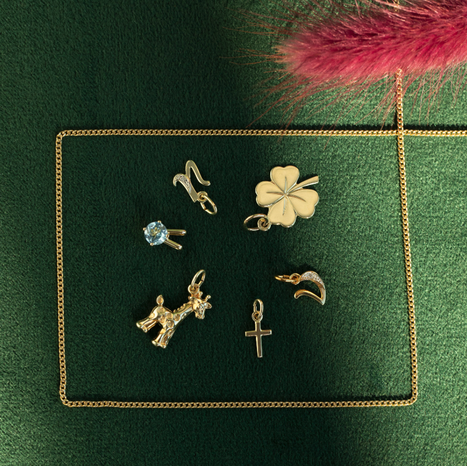 14 kt gold letter V pendant with diamond