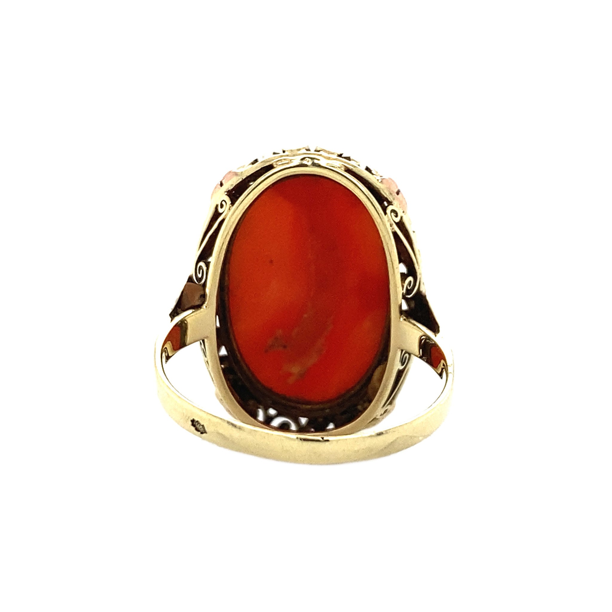14 kt gold ring with blood coral