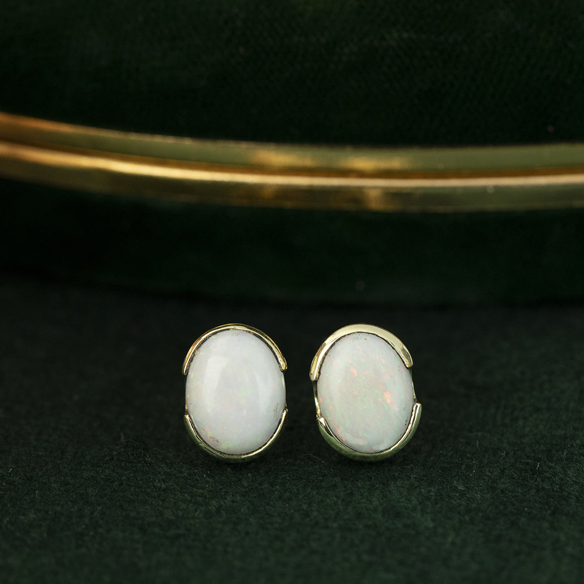 14 kt gold stud earrings with opal