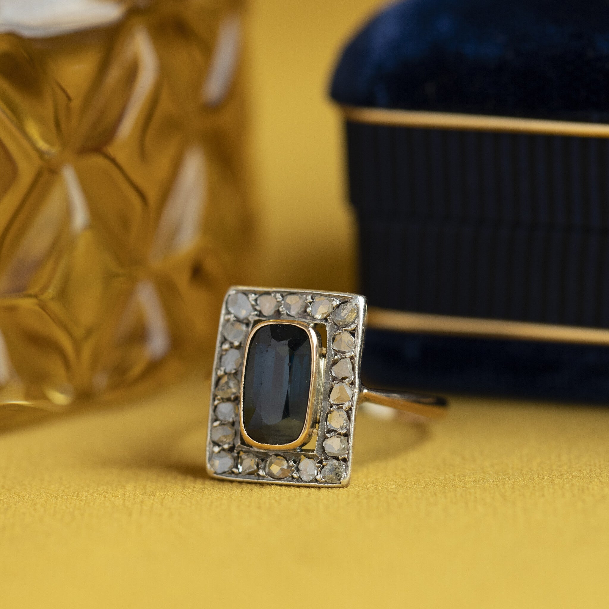 Gouden ring met saffier en roosdiamant 14 krt