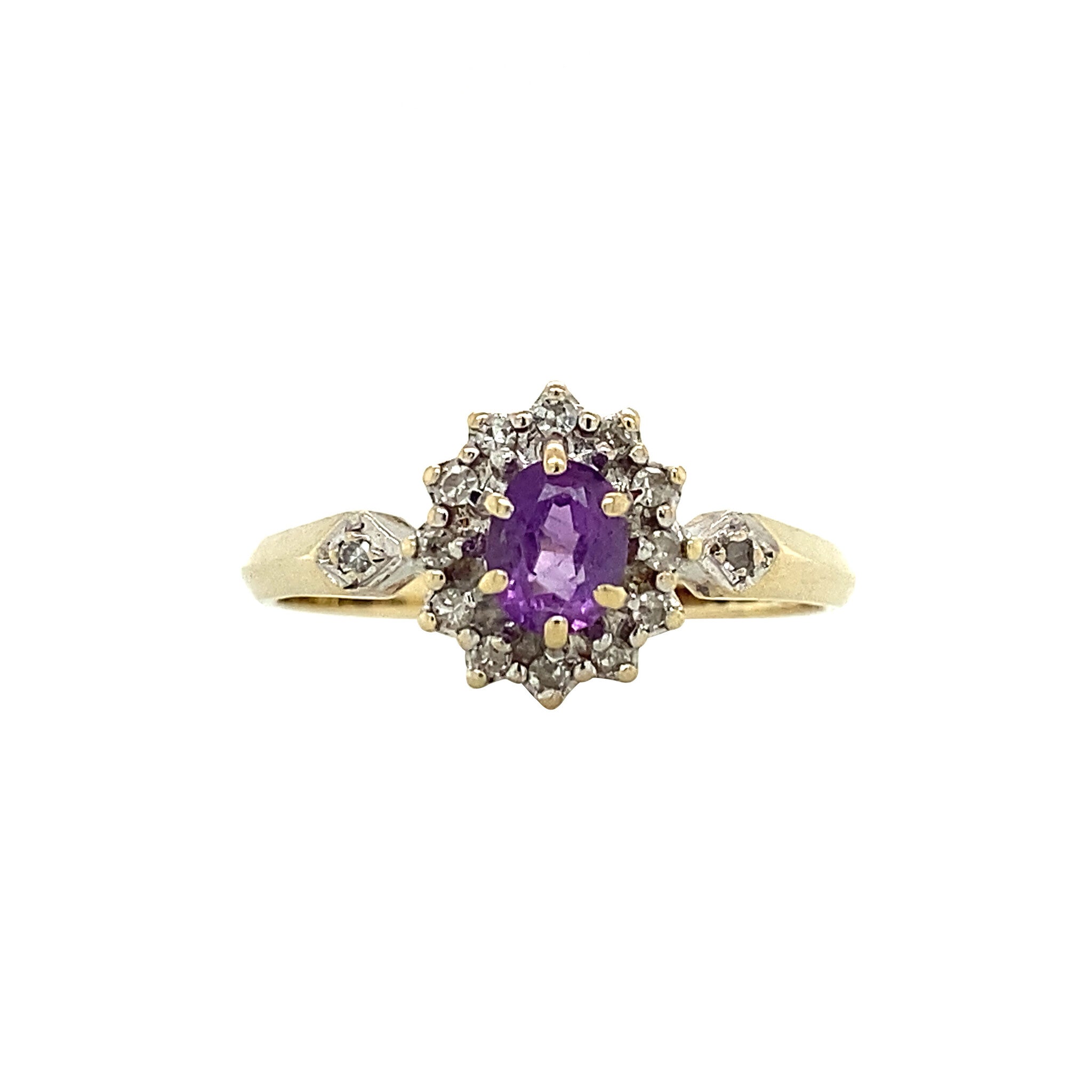 Entourage ring with amethyst and diamond, 9 kt gold