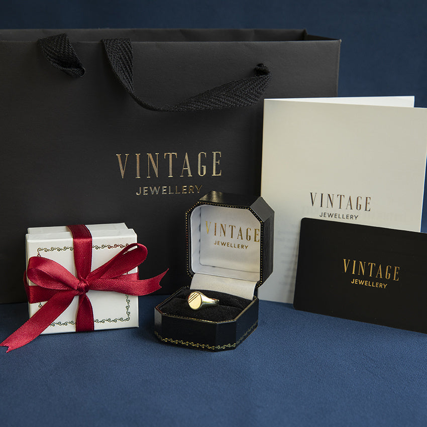 Gold vintage signet ring with engraving 14 kt