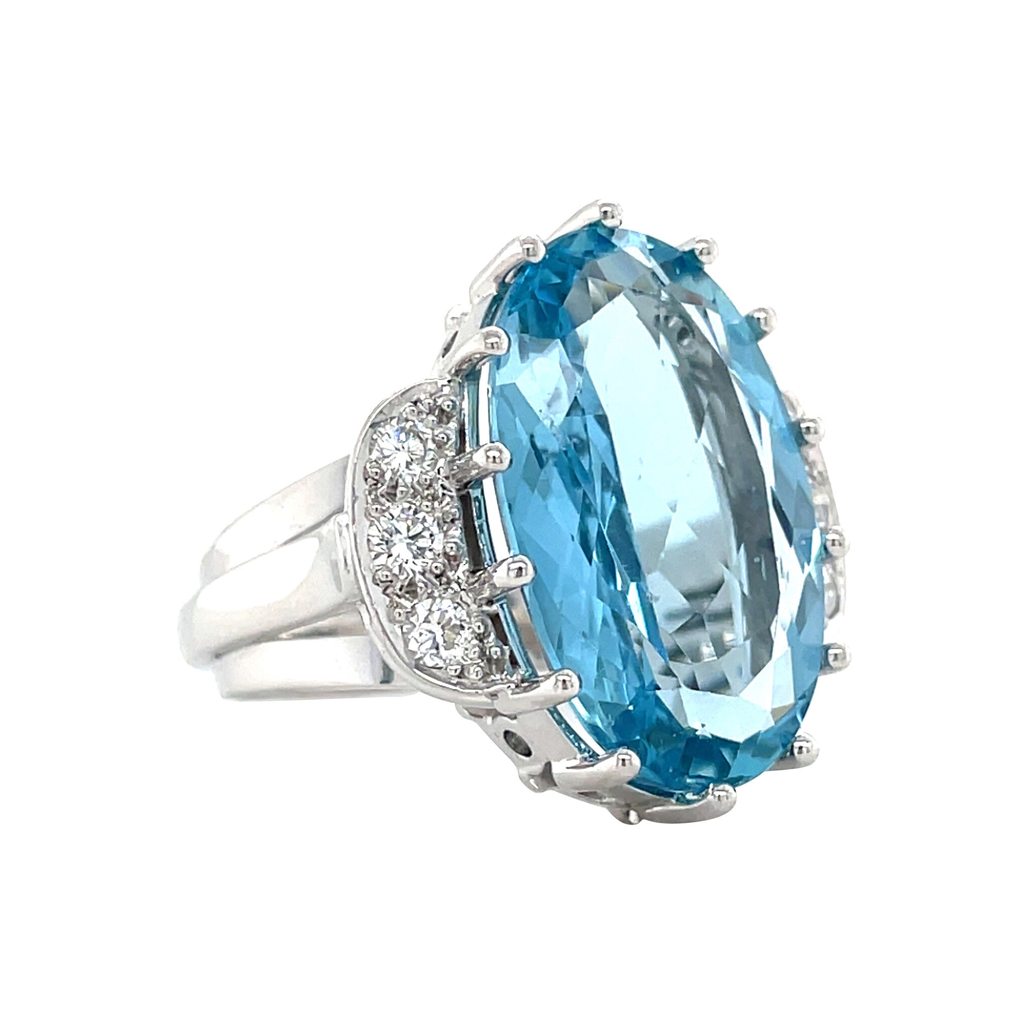White-gold vintage ring with aquamarine and diamond 14 kt