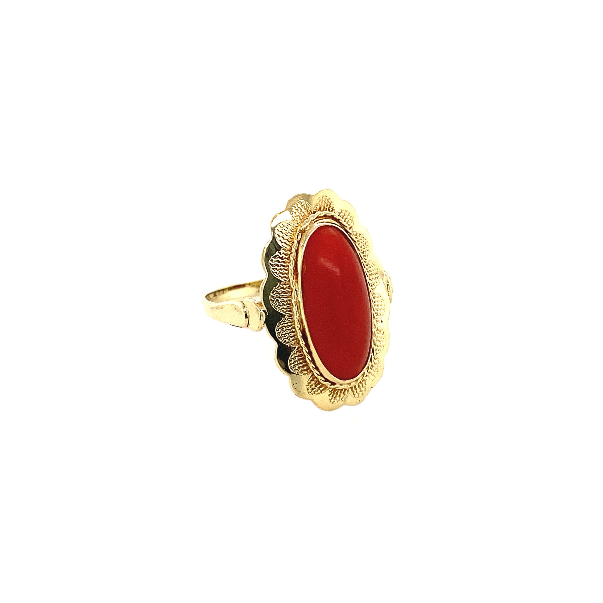 Gold ring with red coral 14 crt