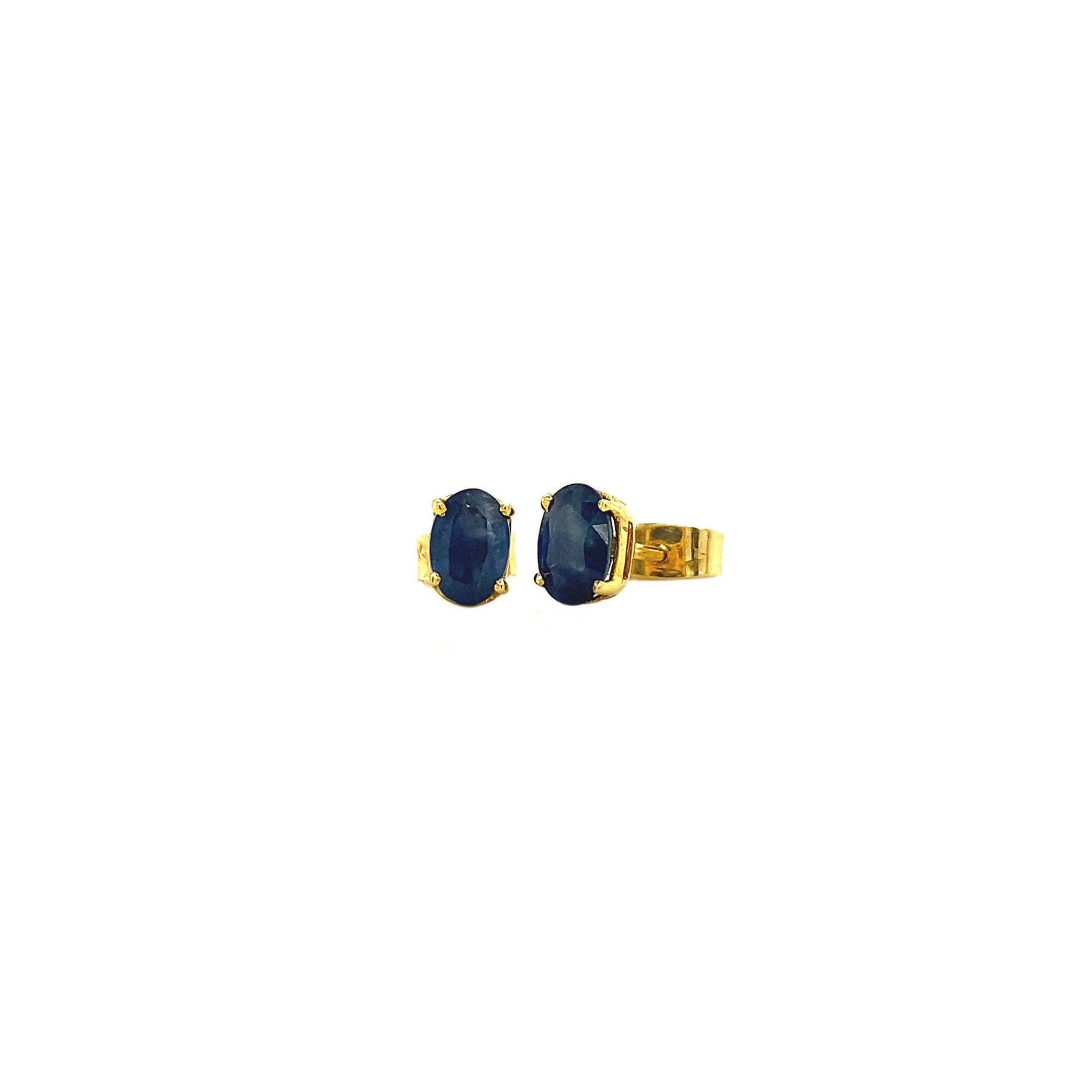 14 kt gold stud earrings with sapphire