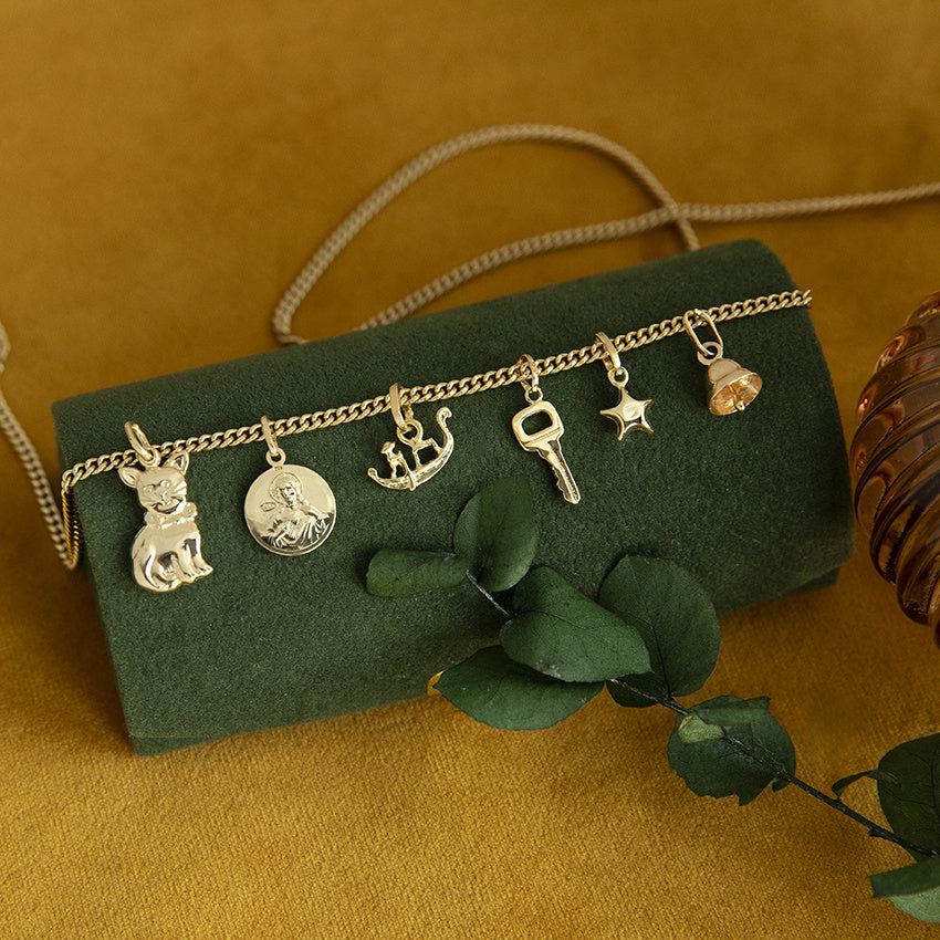 Golden vintage key pendant 14 kt