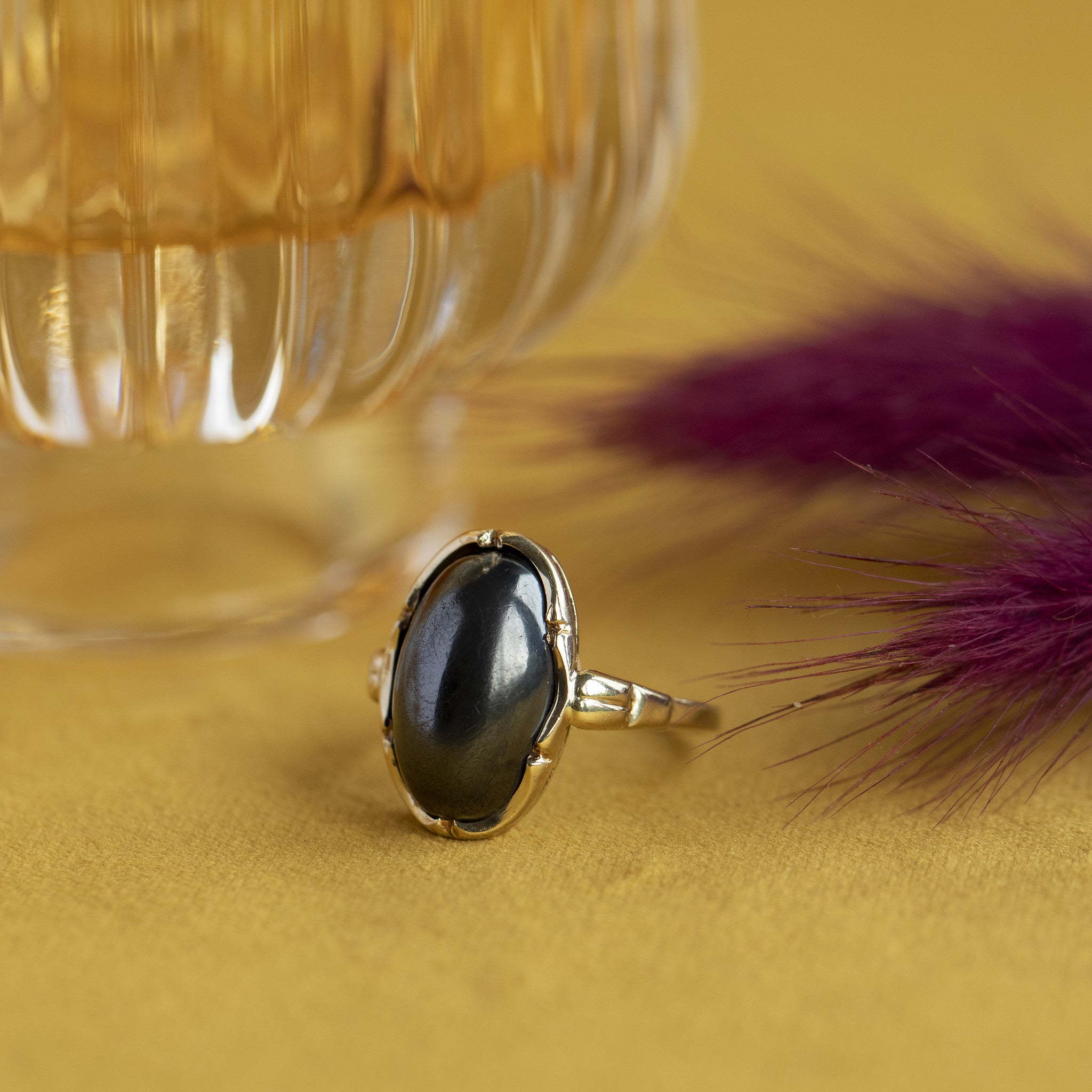 Gold ring with hematite 14 krt