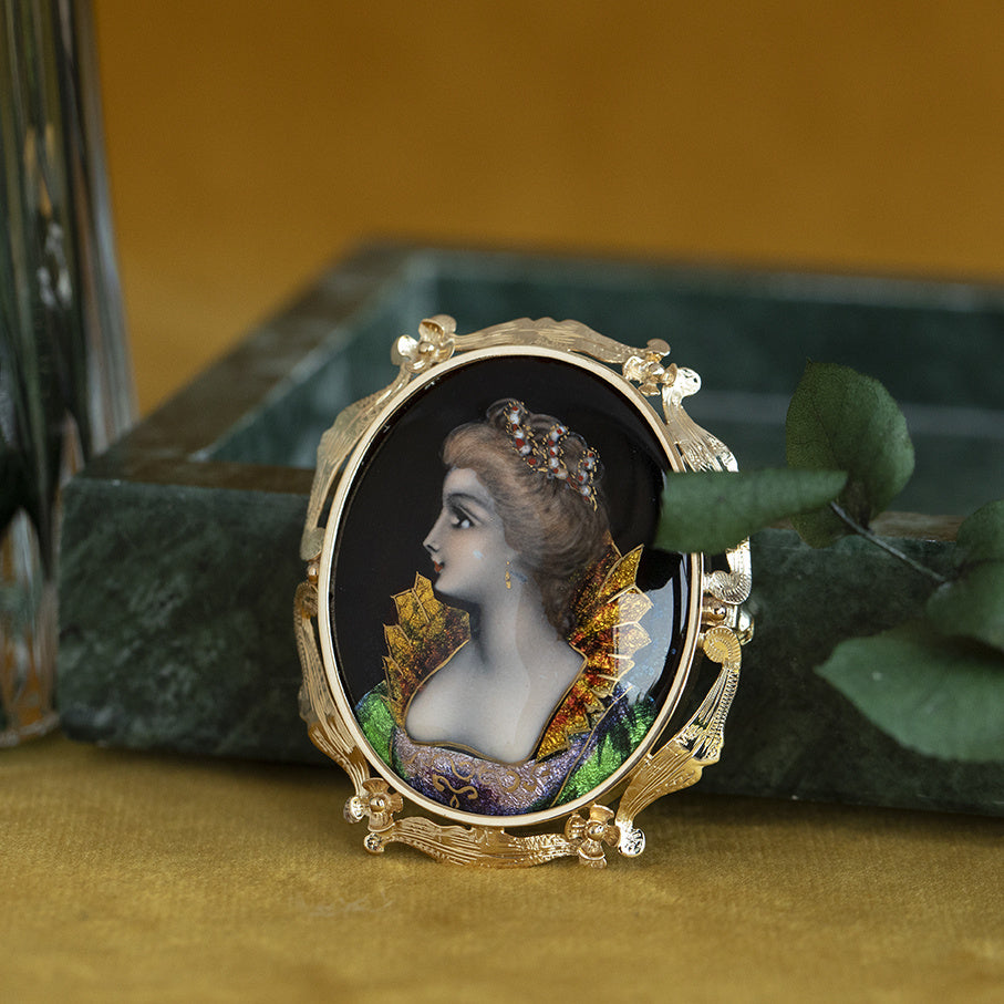 Gouden vintage hanger met emaille broche 14 kt