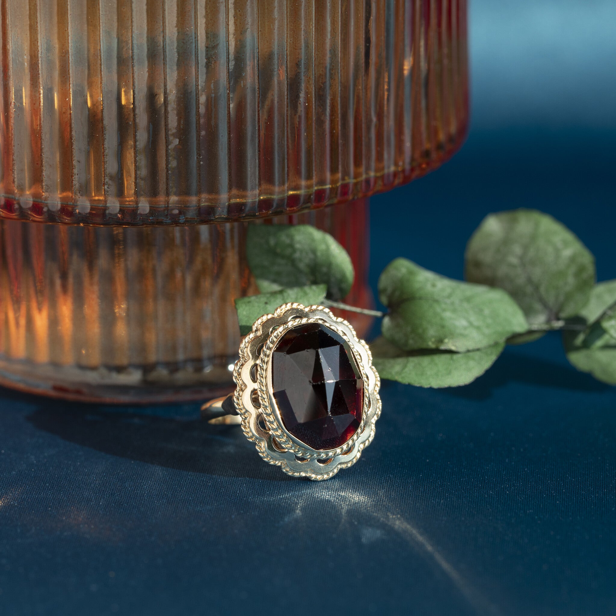 Gouden ring met granaat 14 krt