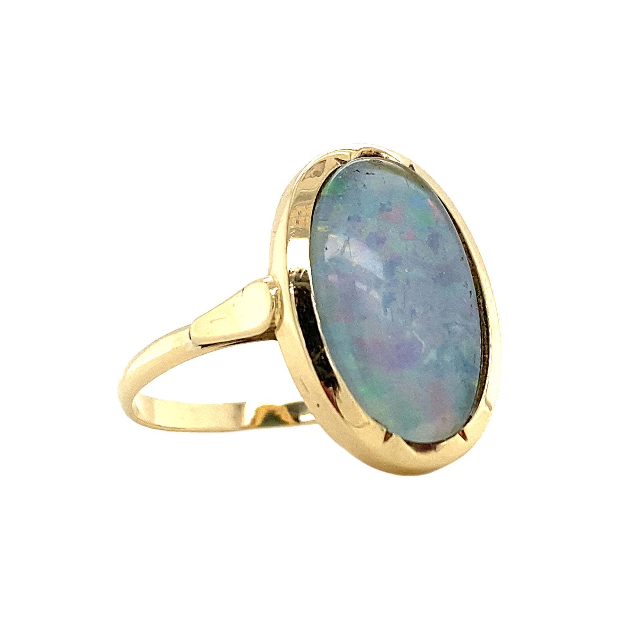 Gold ring with opal triplet 14 kt