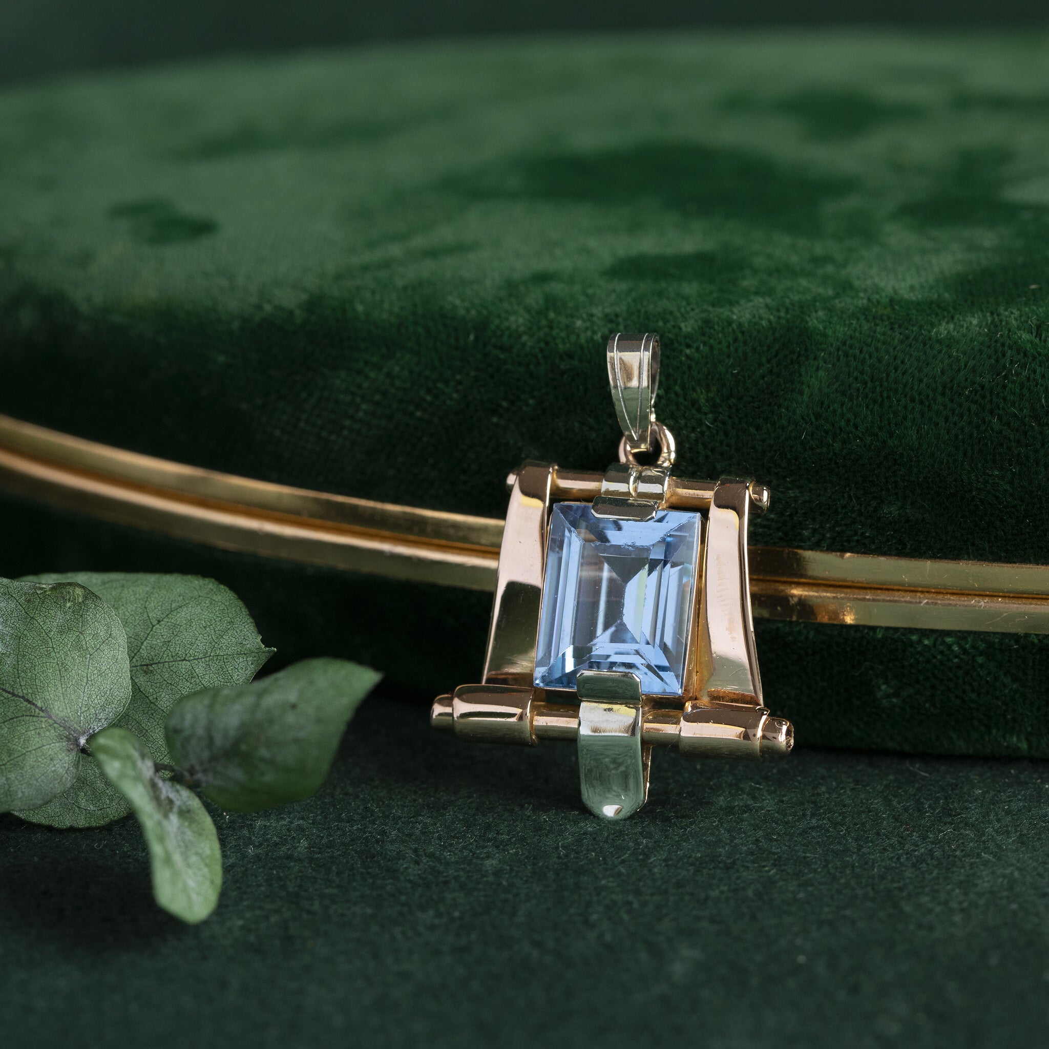 Tricolour gouden hanger met blauwe spinel 14 krt