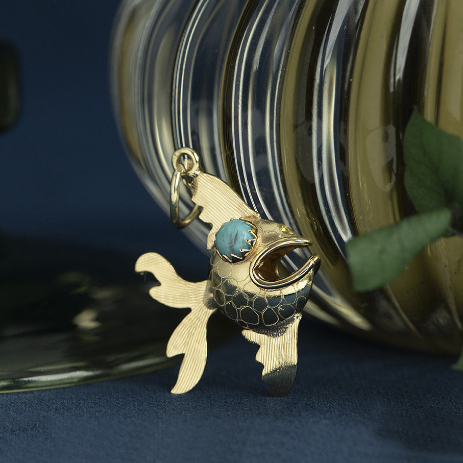 Gouden vintage vis hanger met kleursteen 14 kt