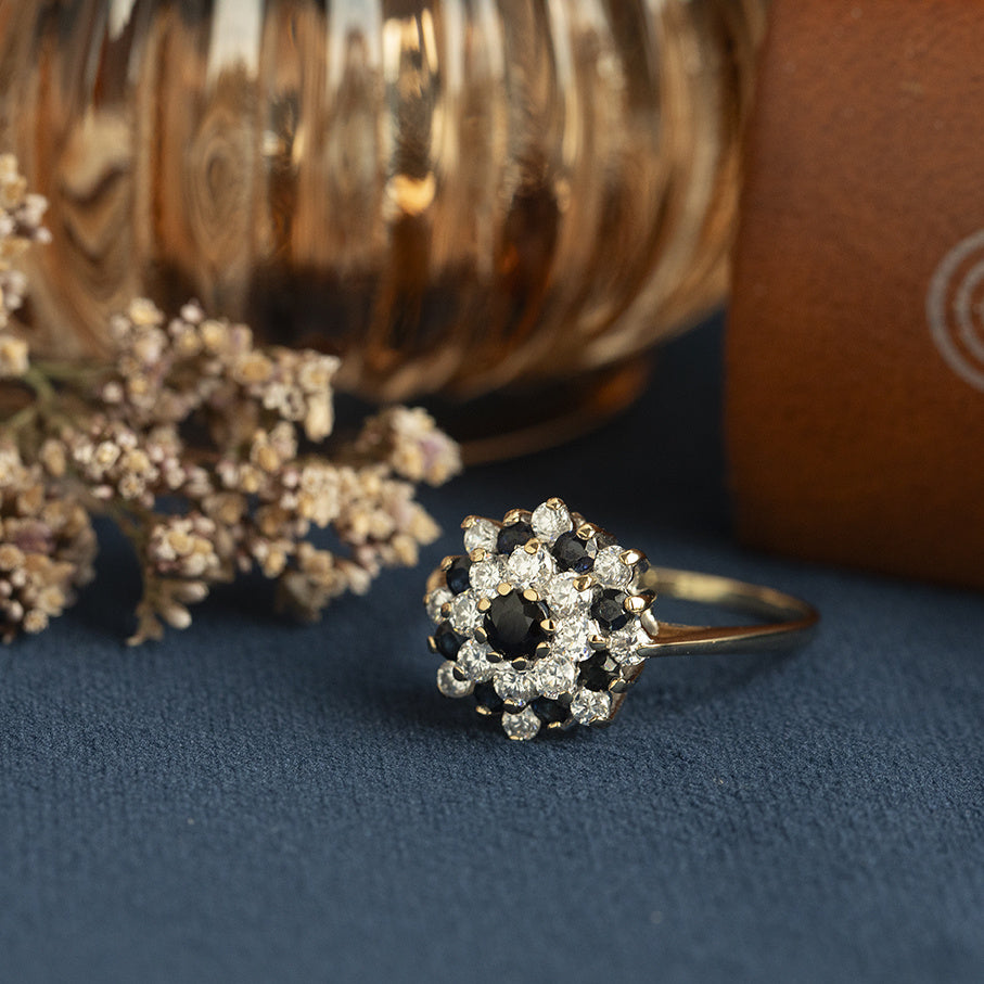 Gouden vintage entourage ring met saffier en zirkonia 14 kt