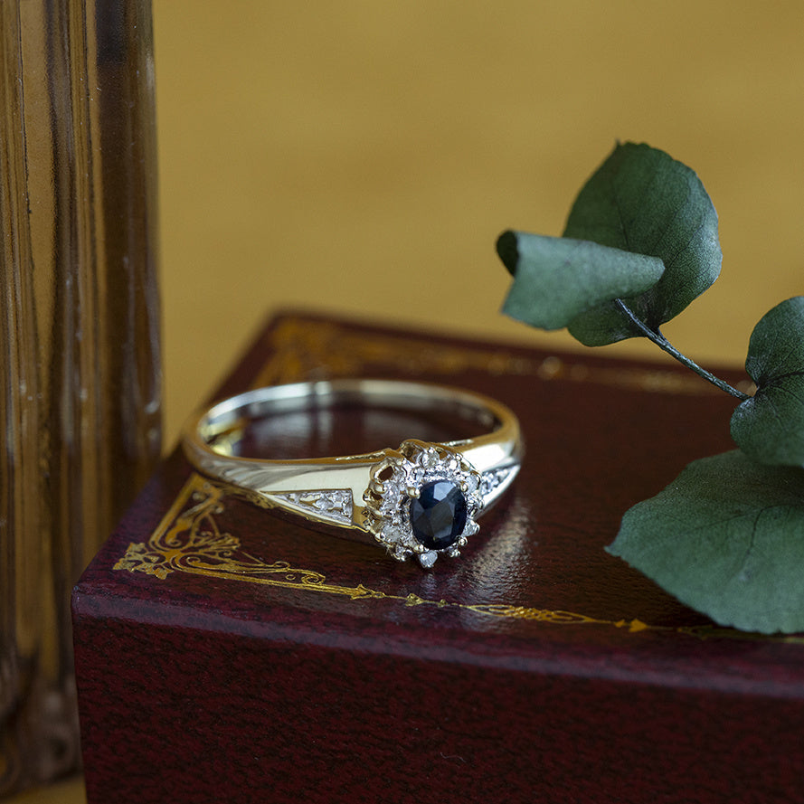 Vintage gold cluster ring with sapphire and diamond, 14 kt